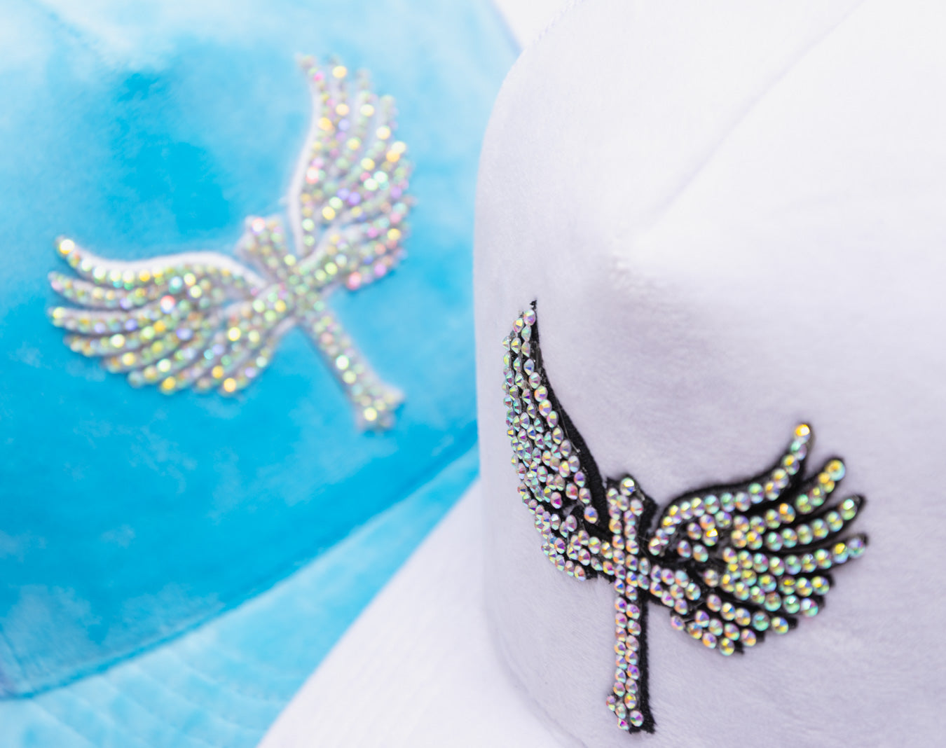 Velvet Rhinostones Show bunny / White